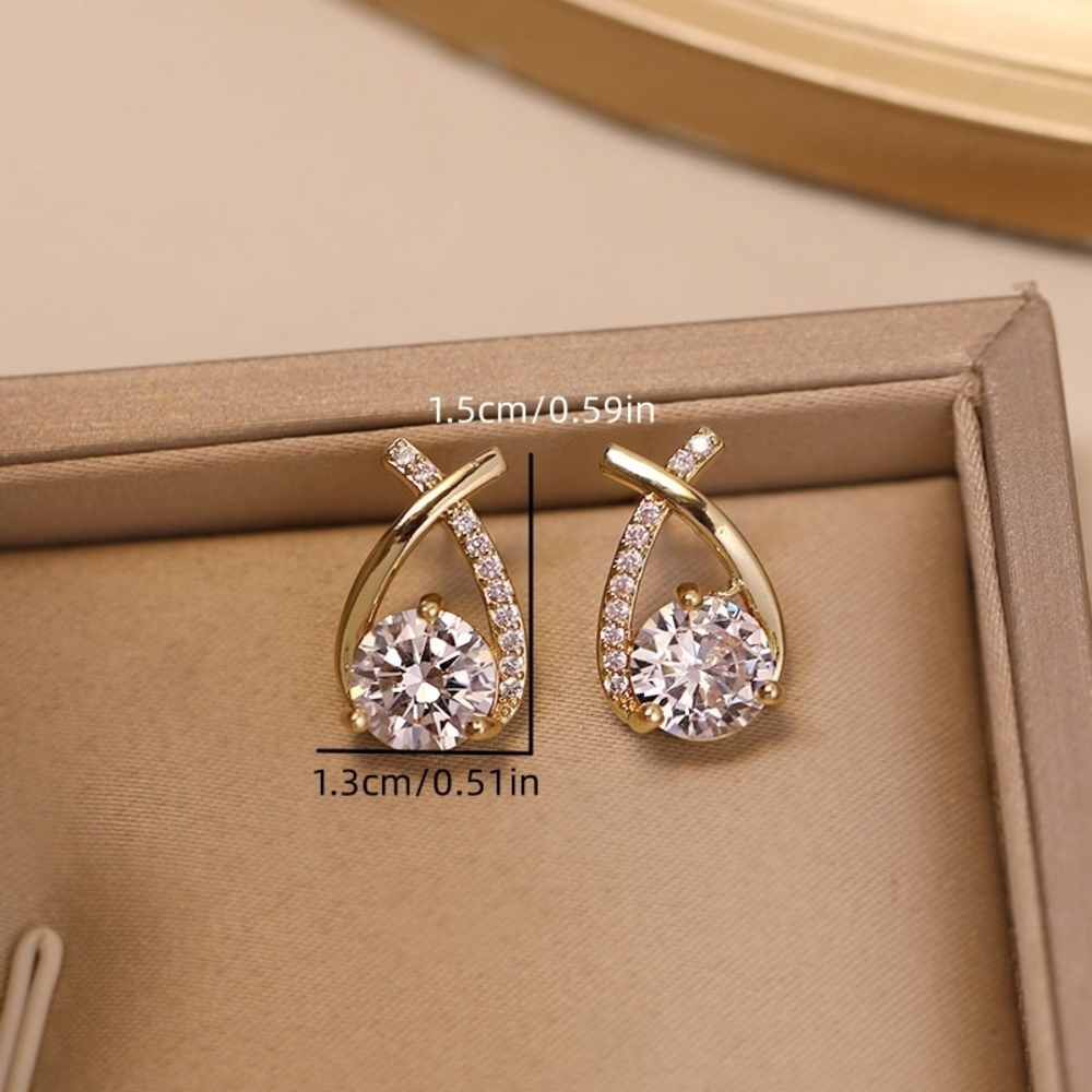 Shimmering Gold Plated Earrings: Stunning Minimalist Design - Picture 4 of 4